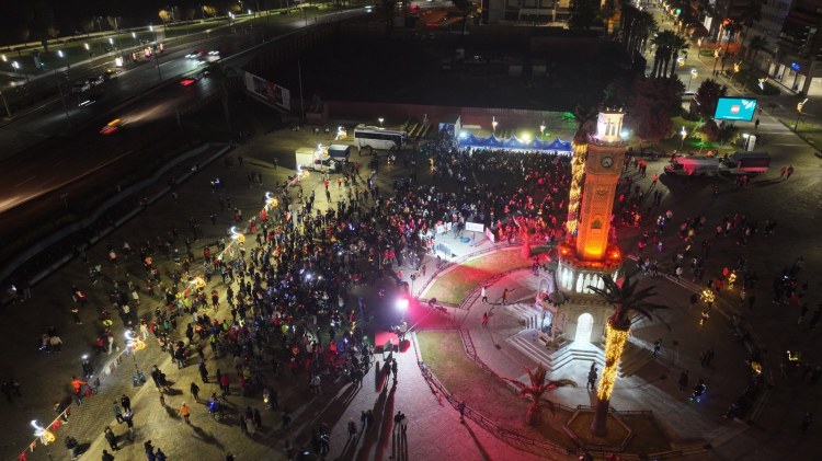 En uzun geceyi İzmirliler aydınlattı