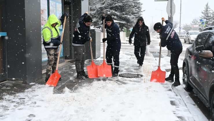 BOZÜYÜK BELEDİYESİ’NDEN KARLA MÜCADELEDE HIZLI VE ETKİN MÜDAHALE