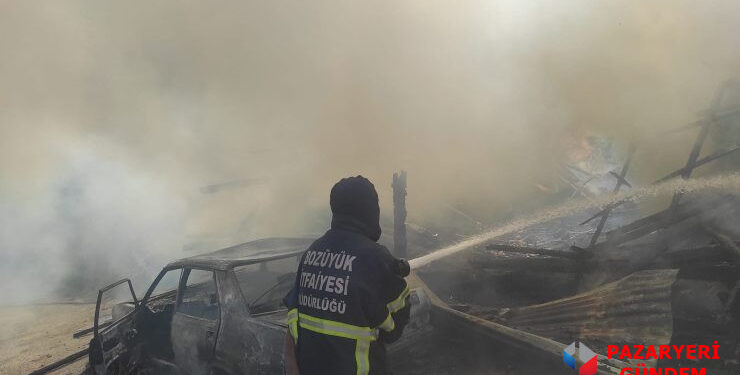 Araç Yangını Büyümeden Söndürüldü