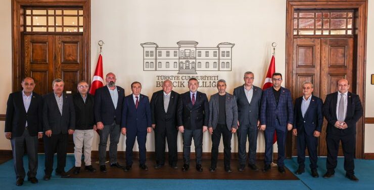 VALİ SÖZER’DEN MUHTARLARA TAM DESTEK: “VATANDAŞIN SESİNE KULAK VERMEYE DEVAM EDECEĞİZ”