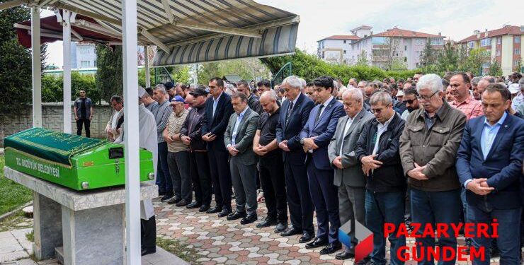 Bozüyük Yasta: 4 Dönemlik Muhtar İsmail Kıranlı Son Yolculuğuna Uğurlandı